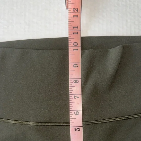 *LIKE NEW* Lululemon 28” Dark Olive Size 8 High-Rise Leggings - Picture 12 of 12
